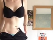 Bebé rubio para demostrar que ha sido afeitado selfie